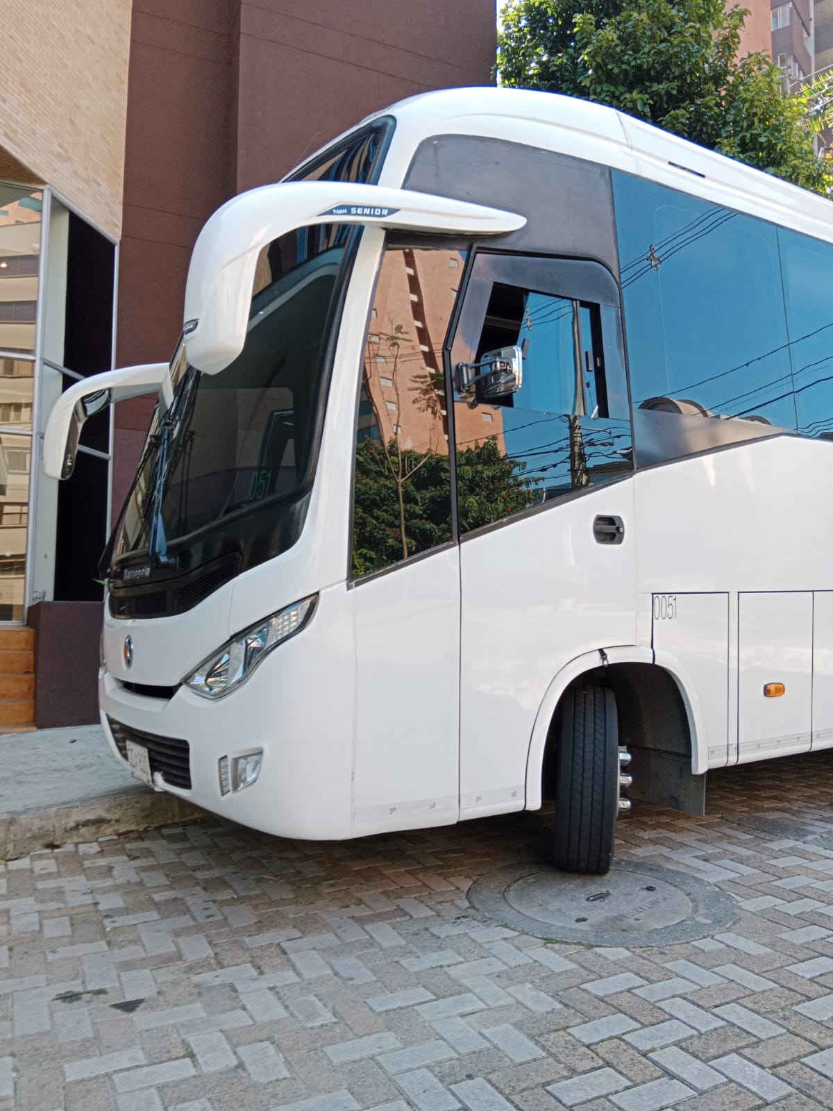 Alquiler de bus de buseta Transporte Guatapé transporte aeropuerto Transporte para eventos y ferias Transporte para bodas Servicio especial de transporte